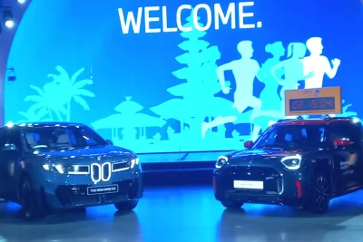 New BMW iX3 Tampil Perdana Sebagai Lead Car Maybank Marathon