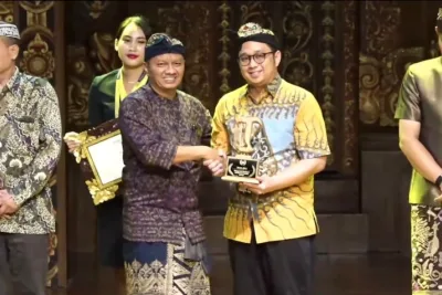 Wuling Raih Penghargaan "Penggerak Ekosistem Kendaraan Listrik" di Tribun Bali Award 2026