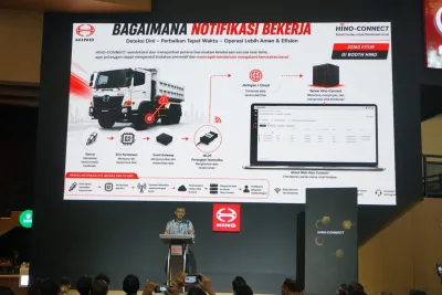 Pantau Kondisi Armada Secara Real-Time Lewat Hino Connect