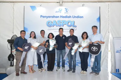 Asuransi Astra Resmi Serahkan Hadiah Utama Toyota Veloz Hybrid kepada Pemenang Program GASPOL