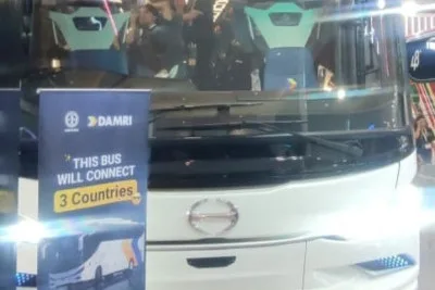 Hino dan DAMRI Resmi Luncurkan Armada Bus Baru untuk Rute Legendaris 'Trip 3 Negara'