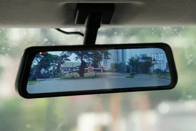 Panduan Aman Berkendara: Gabungan Kebiasaan Baik dan Fitur Smart e-Mirror Suzuki