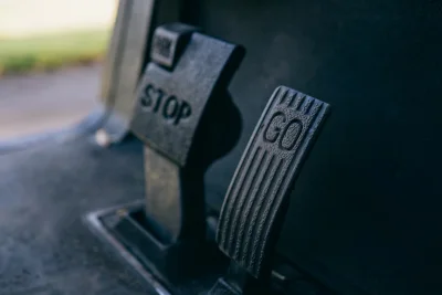 Yangwang BYD Pamer Pedal Logam Penuh Usai Insiden Rem Maextro V800