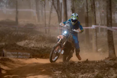 Honda CRF450RL: Motor Dual-Sport yang Siap Saat Jalan Berakhir