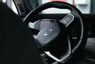 Airbag Xpeng X9 Tak Mengembang saat Kecelakaan, Pabrikan Sebut Ambang Batas Belum Terpenuhi
