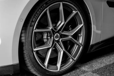 Lotus Evora: Mobil Sport yang Bikin 500 Tenaga Kuda Terasa Berlebihan