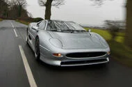 Jaguar XJ220: Supercar 90-an yang Terlupakan Kini Mendapat Pengakuan