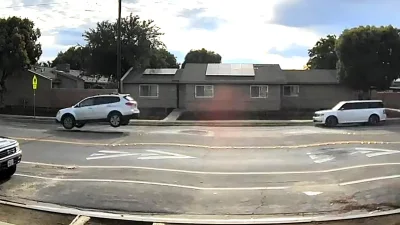 Dua Speed Bump Berdekatan di California Masih Buat Mobil Terbang, 100 Video Terekam