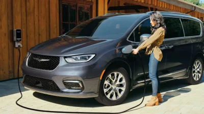 Chrysler Larang Pengisian Daya Pacifica Hybrid Setelah Empat Kebakaran