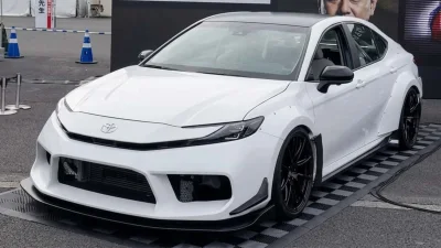 Toyota GR Buat Camry 700 HP dengan Dua Mesin dan Tujuh Silinder