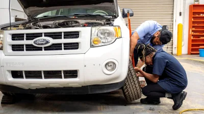 Trump Tuding Ford dan GM Dukung RUU Batasi Hak Perbaiki Mobil Sendiri