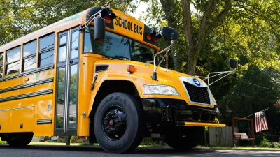 Lebih dari 18.000 Pengemudi Ditilang karena Menerobos Bus Sekolah di New York