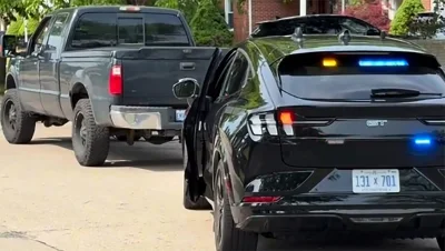 Polisi Dearborn Buru Pengemudi Agresif dengan Mustang Mach-E Silent