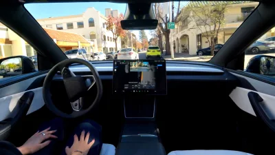 Kecelakaan Tesla Lain, Pengemudi Kembali Tuding Mobil Melaju Sendiri