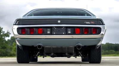 Restomod 1971 Dodge Charger R/T Pakai Mesin Hellcat, Hanya Dua Lampu Depan