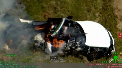 BMW M4 Curian Terbelah Dua Usai Tabrak Tiang Rambu di Florida