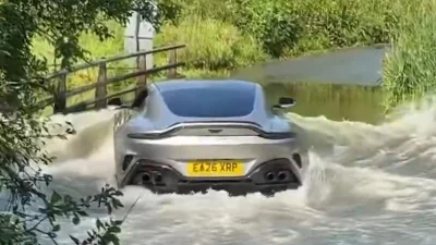 Aston Martin Vantage Terendam Banjir, Mesin Mati Mendadak