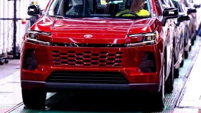 Penjualan Toyota RAV4 Anjlok 36%, Bukan karena Sepi Peminat
