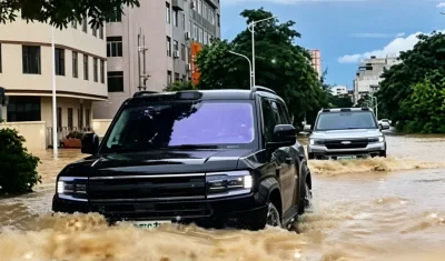 Konvoi BYD Masuki Zona Banjir China untuk Bantuan, Meski Peringatan Eksekutif
