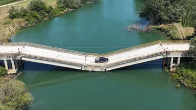 Jembatan Runtuh di Yunani Tetap Dipakai Pengendara Selama Tiga Tahun
