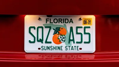 Nenek di Florida Dapat Plat Mobil Bernada Mesum dari DMV, Malah Dibiarkan