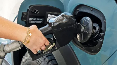 Harga Bensin Kembali ke $4 Per Galon Saat Konflik Iran Memanas