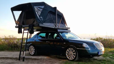 Lancia Thesis Disulap Jadi Camper Unik, Tidur Berdua di Alam Terbuka