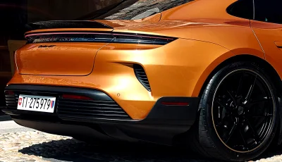 Kolektor Swiss Punya Tiga Taycan, Minta Porsche Buatkan Satu Lagi Spesial