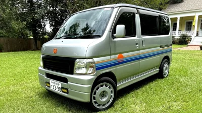 Honda Vamos 1999: Kei Van Langka dengan Mesin di Bawah Kursi Belakang