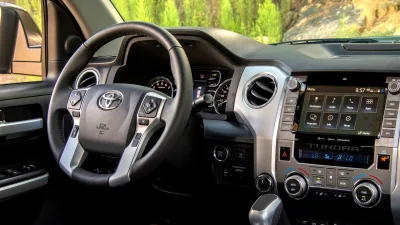 Toyota Tarik 4.118 Airbag Pengganti untuk Tacoma dan Tundra