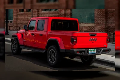 Kebakaran Jeep Gladiator 2022 Berujung Gugatan, Recall 1,07 Juta Unit Mengintai