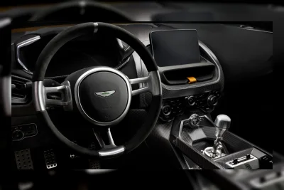 Aston Martin Pertimbangkan Transmisi Manual Gaya Ferrari