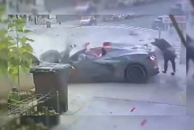 Pejalan Kaki Selamat dari Maut Usai Ditabrak Corvette yang Tabrak Mercedes SUV