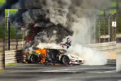 Pembalap Hentikan Balapan demi Selamatkan Lawan dari Ferrari Terbakar