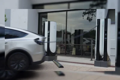 Tesla Rilis Fitur Emergency Drive Away, Bisa Kabur Saat Mengisi Daya