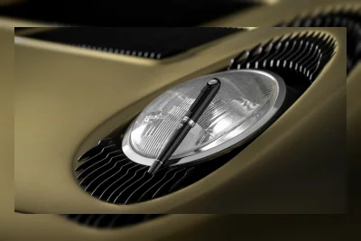 Lamborghini Miura Tribute: Pena Edisi 60 Tahun dengan Lampu Menyala