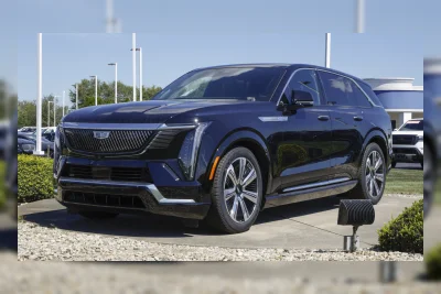 Kebakaran 18 Jam di Dealer Cadillac Hanguskan Enam SUV Listrik