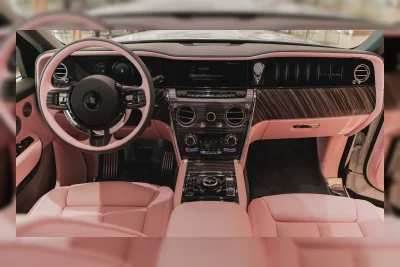 Rolls-Royce Cullinan Pink Khusus Miami Resmi Tiba di Dealer
