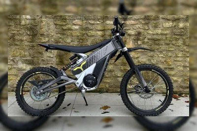 Pengendara di British Columbia Bertahan Saat Motor Listriknya Disita Polisi