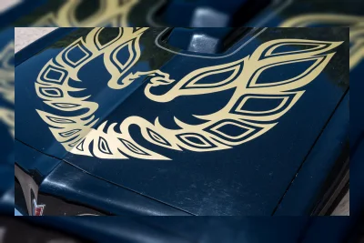 Nama Asli Grafis Burung di Kap Mesin Pontiac Trans Am