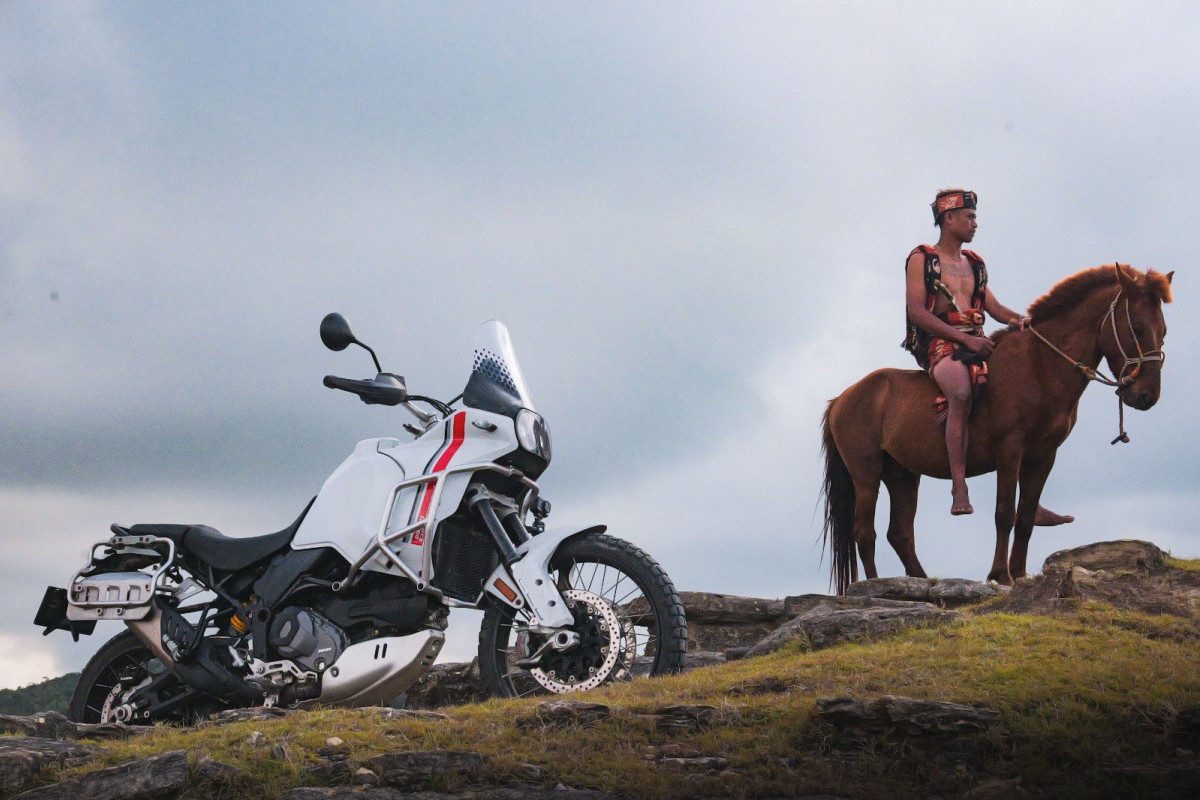 Hikayat dari Negeri Timur, Petualangan Rowby & Ducati di Tanah Sumba