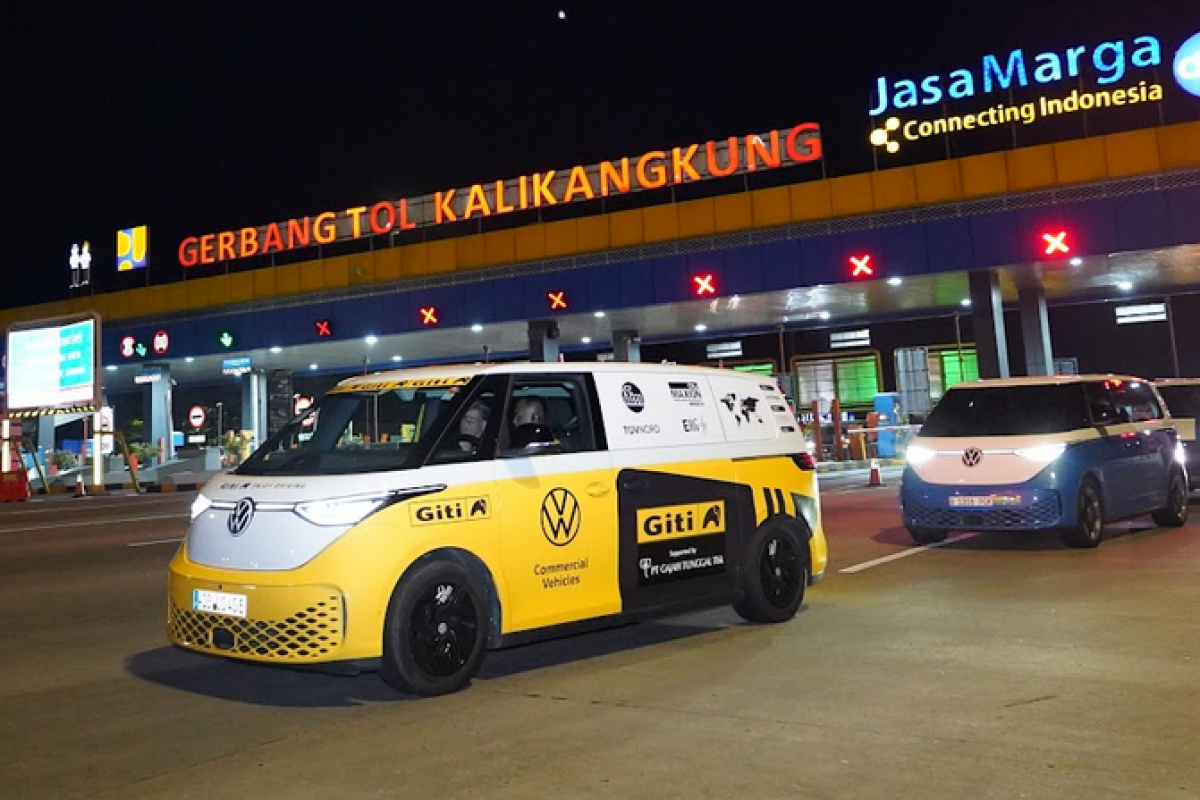 ID. BUZZ World Tour Rainer Zietlow Singgah di Surabaya, Lanjutkan Semangat & Cerita dari Jakarta hingga Bali