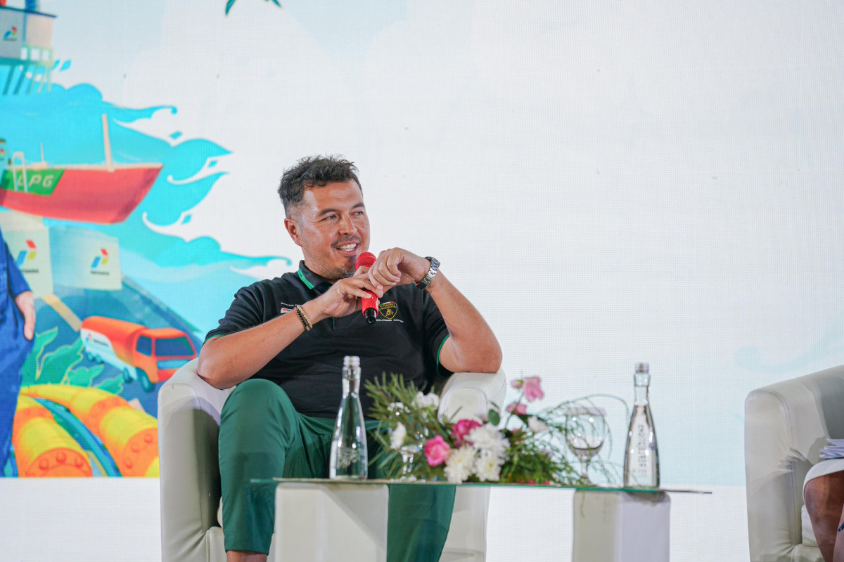 Pembalap dan Pereli Nasional Rifat Sungkar Bagikan Kiat Sukses Anak Muda Dikalangan Mahasiswa Bandung di Dunia Otomotif