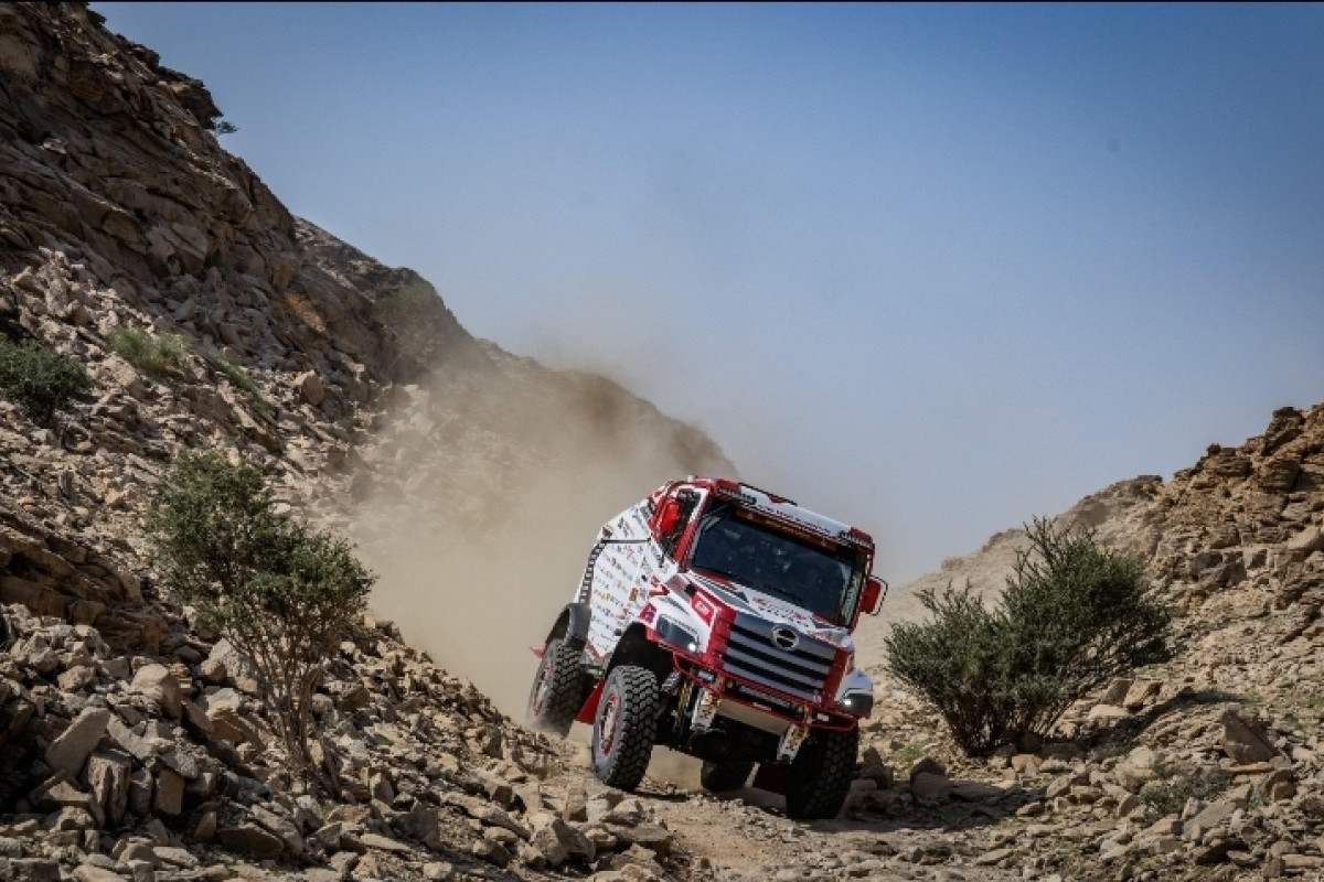 Dakar Rally 2026: Hino Buktikan Ketangguhan Truk Medium Duty di Medan Ekstrem