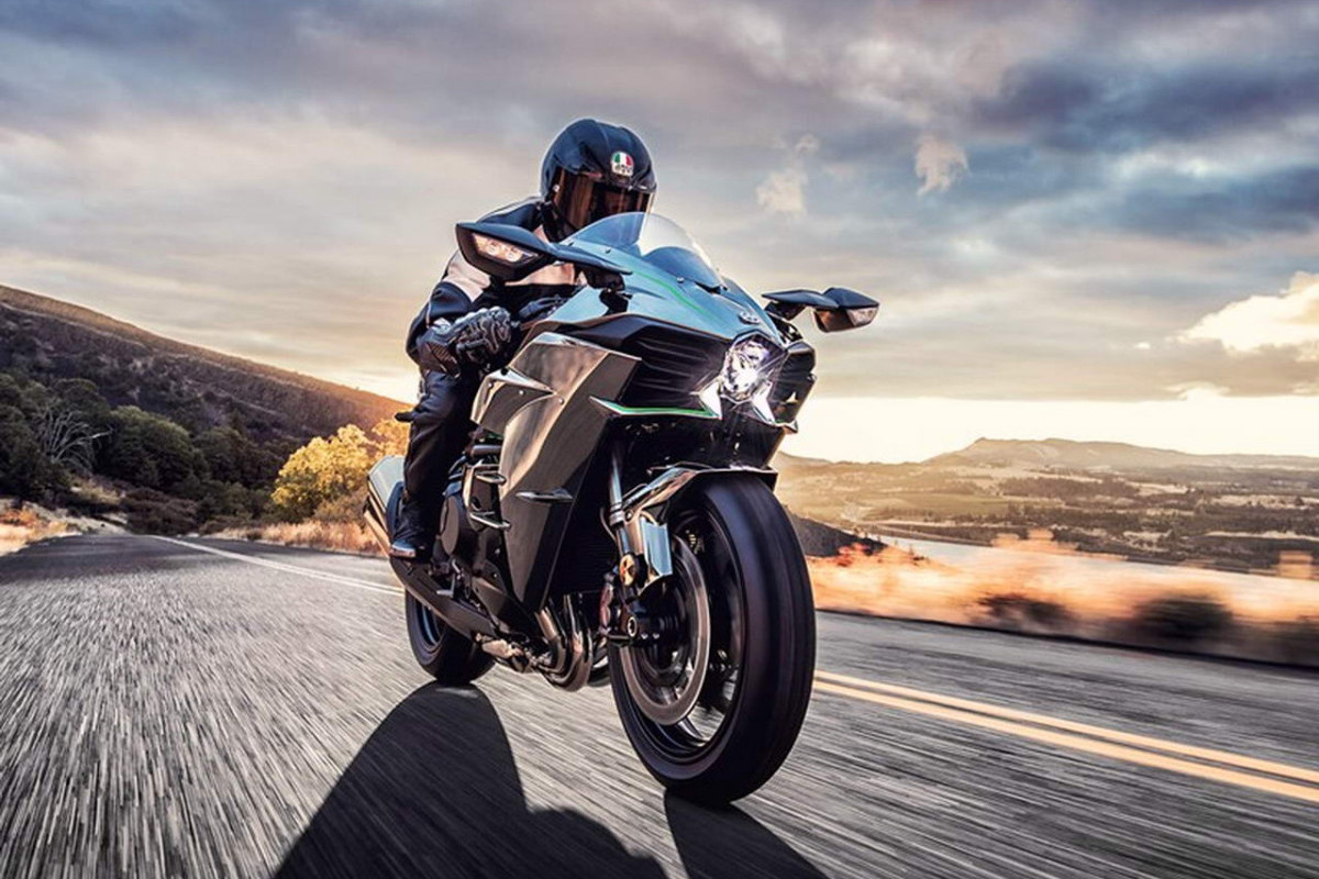 Seperti Terbang! Kawasaki Ninja H2R Tawarkan Top Speed Hingga 400 Km per Jam