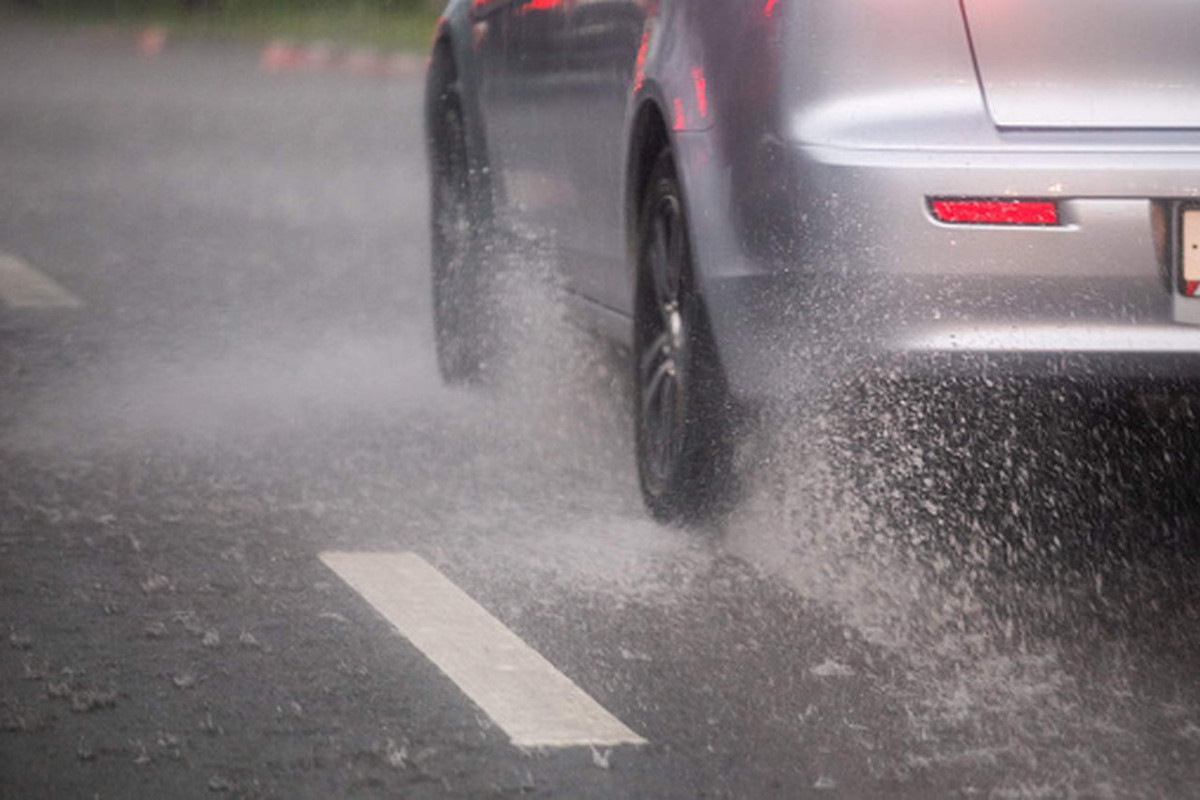 Waduh Kena Aquaplaning di Jalan saat Hujan, Cek Cara Mengatasinya Untuk Berkendara Lebih Aman