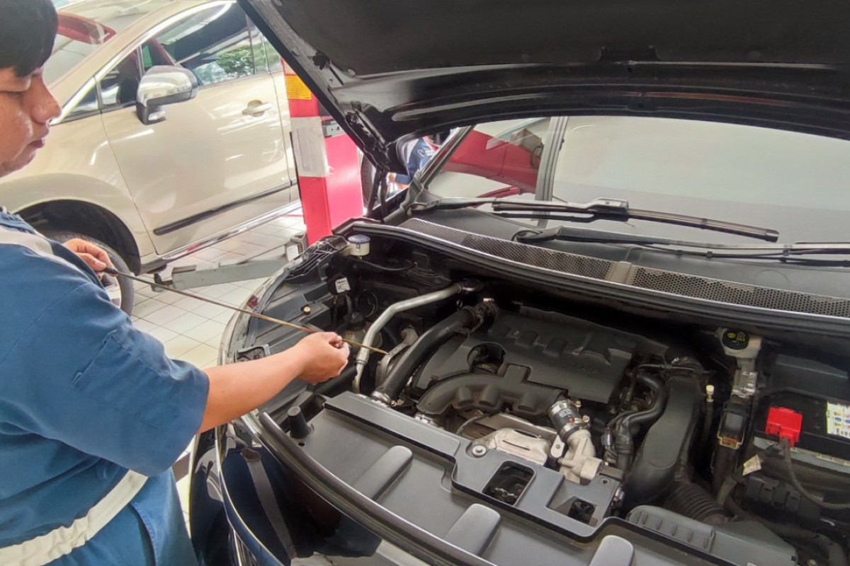 Cek Dipstick Agar Performa Mesin Peugeot SUV Tetap Prima