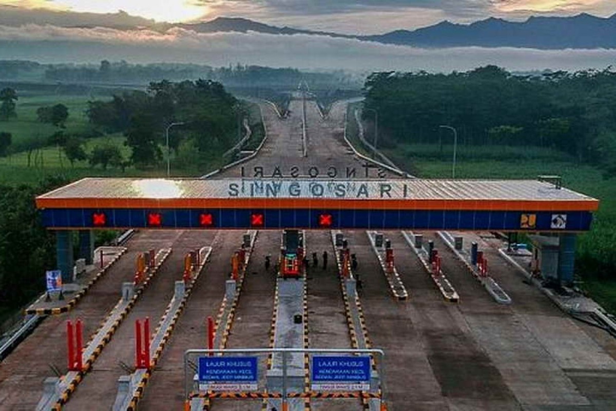 Menyusuri Pemandangan Jalan Tol di Jawa Timur yang Memukau dengan 6 Gunung Api, Hal yang Harus Diketahui oleh Arek Jatim!