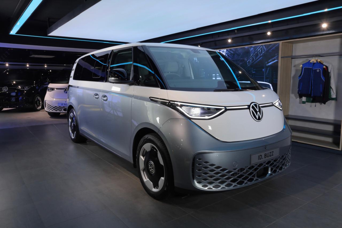 ID. Buzz BOZZ White Signature Edition Hadir dengan Desain Elegan untuk Profesional Urban Indonesia