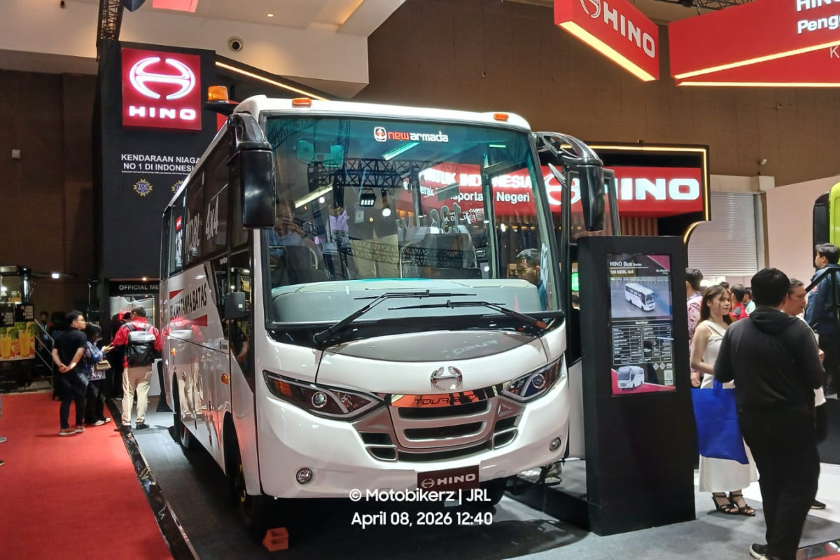 Hino Luncurkan Bus 4x4 Pertama di Indonesia, Siap Hadapi Medan Ekstrem Perkebunan & Tambang